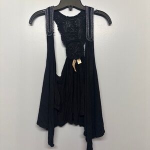 Eyeshadow Black Sleeveless Blouse